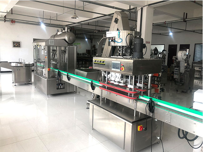 辉达娱乐
粘稠膏体灌装机设备展示