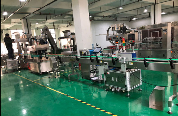辉达娱乐草莓果酱加工生产线车间实拍